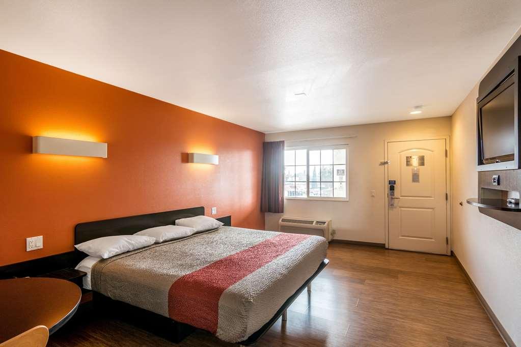 Motel 6 Bell Gardens Room photo