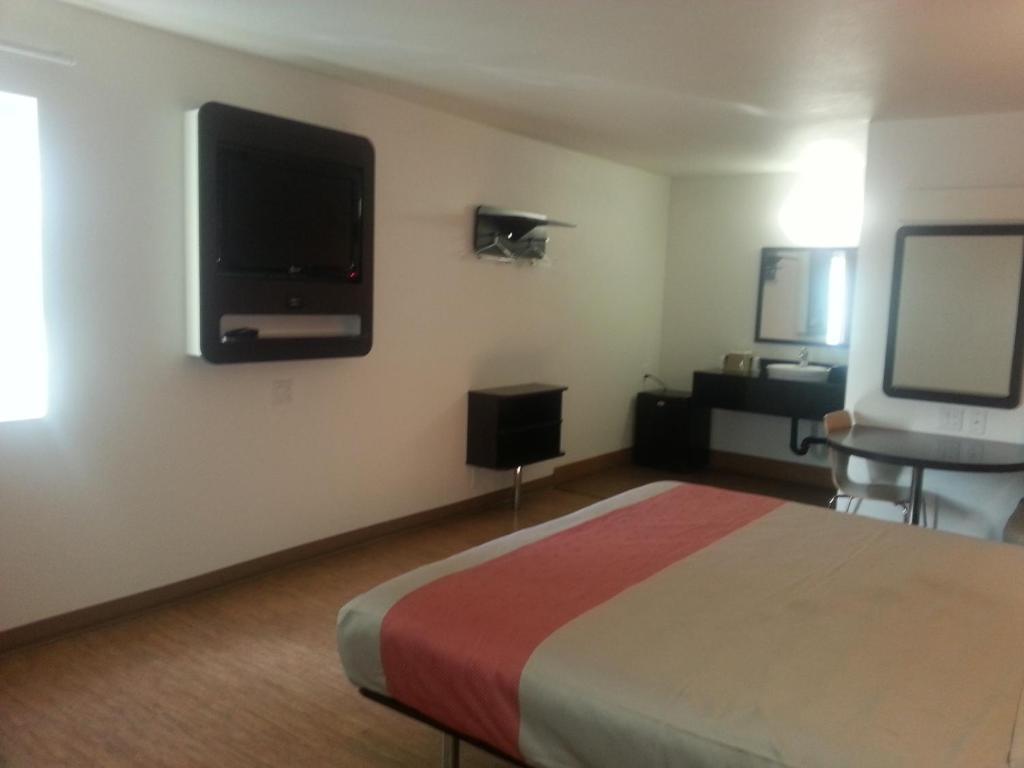 Motel 6 Bell Gardens Room photo